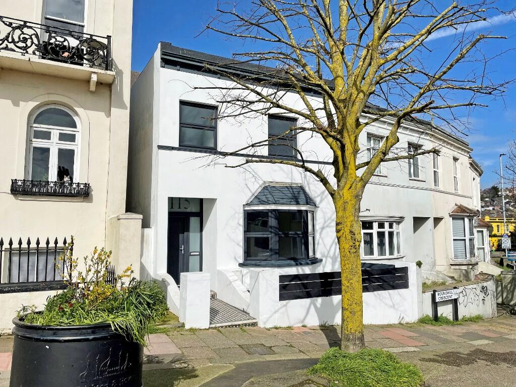 3 bedroom semi-detached house for sale in Roundhill Crescent - BN2