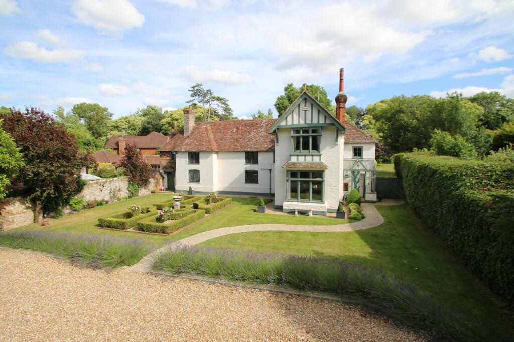 6 bedroom detached house for sale in Station Road, Charing, TN27