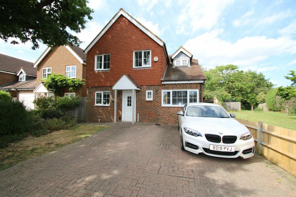 4 bedroom detached house for sale in Oak Lane, Headcorn, TN27