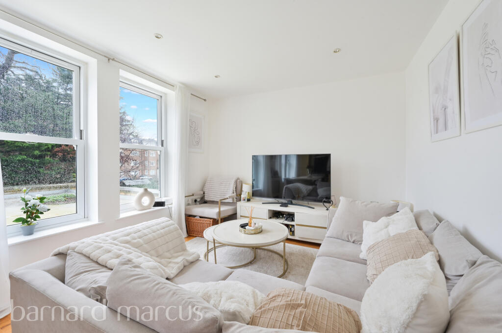 Main image of property: The Avenue, WORCESTER PARK