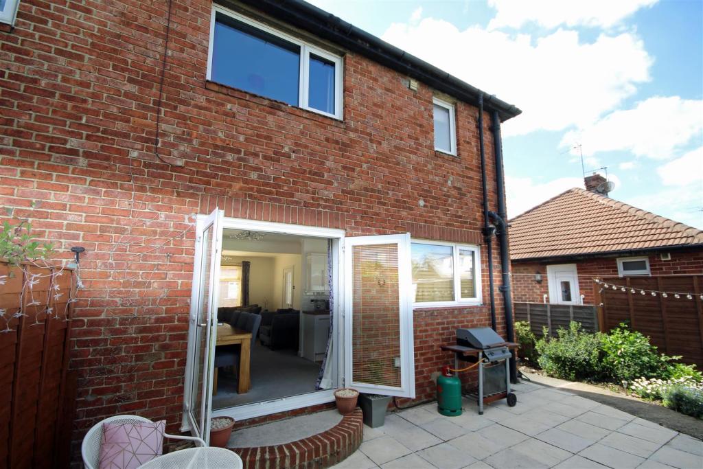 3 bedroom semidetached house for sale in West Drive, Cleadon Village