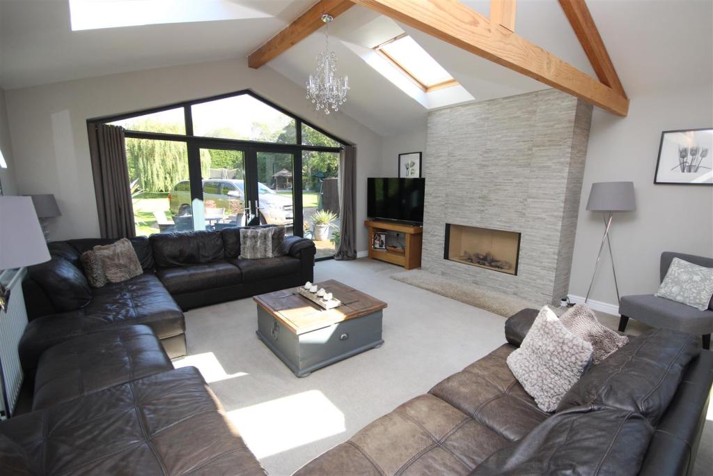 3 bedroom detached house for sale in Whitburn Road, Cleadon Village