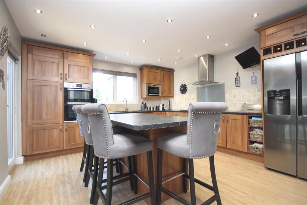 3 bedroom detached house for sale in Whitburn Road, Cleadon Village