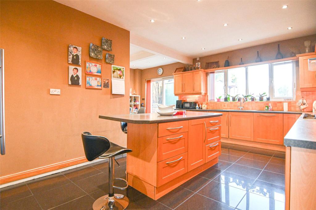 5 bedroom semidetached house for sale in Hadzor Road, Oldbury, West