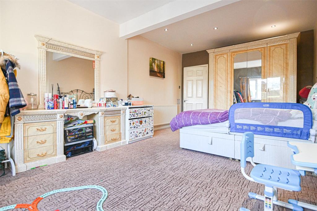 5 bedroom semidetached house for sale in Hadzor Road, Oldbury, West