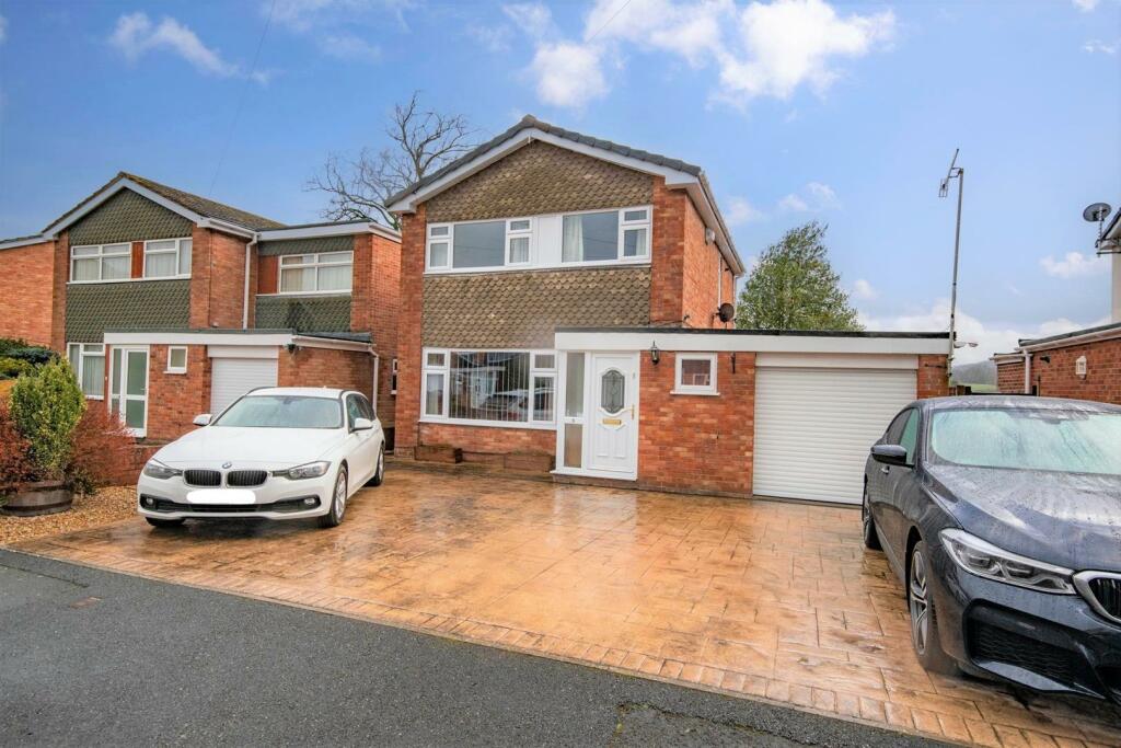 3 bedroom detached house for sale in Tyn Y Celyn Drive, Llangollen, LL20