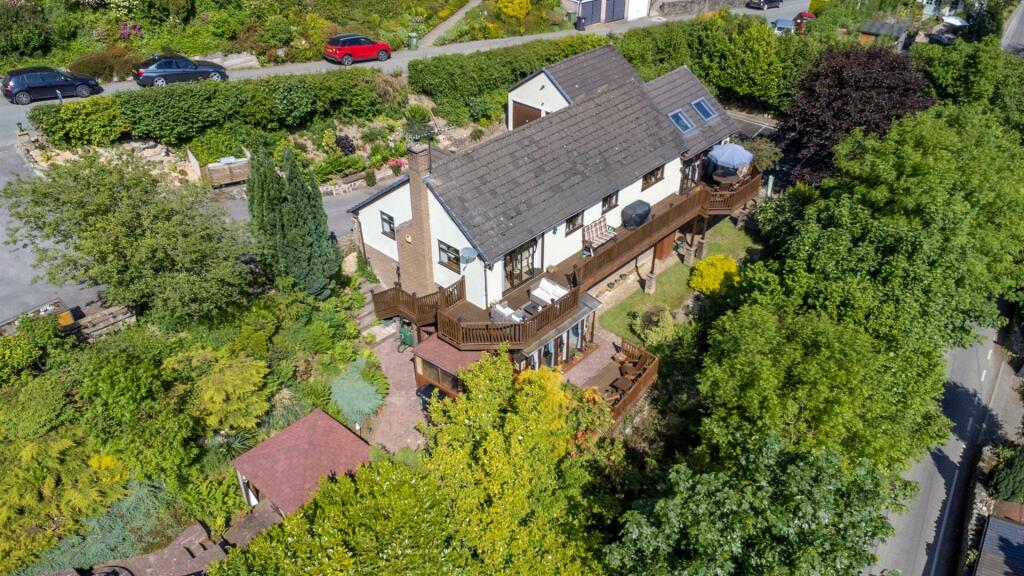 5 bedroom detached house for sale in Glyn Ceiriog, Llangollen, LL20