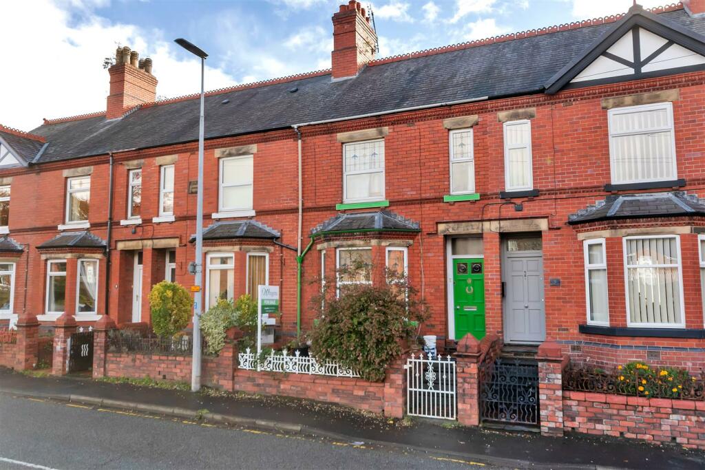 4 bedroom terraced house for sale in Llangollen Road, Acrefair, Wrexham