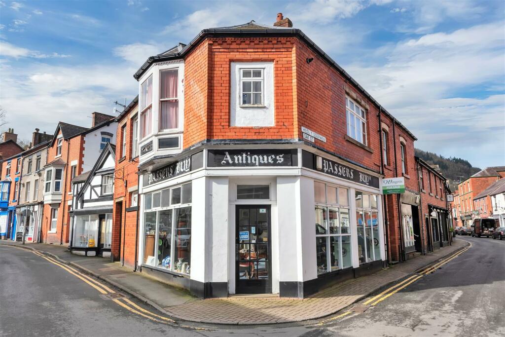 6 bedroom house for sale in Chapel Street, Llangollen, LL20