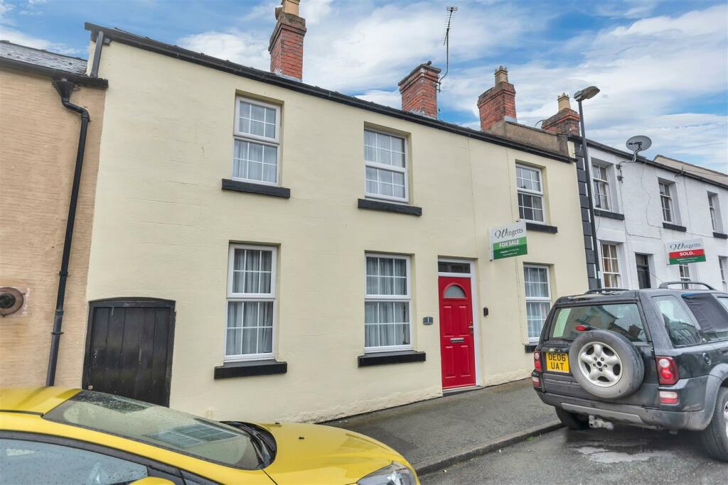 3 bedroom terraced house for sale in Street, Llangollen, LL20