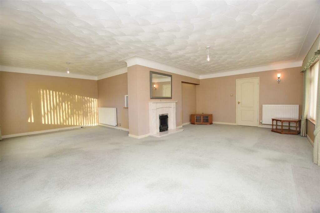 4 bedroom detached bungalow for sale in Ffordd Elan, Off Box Lane