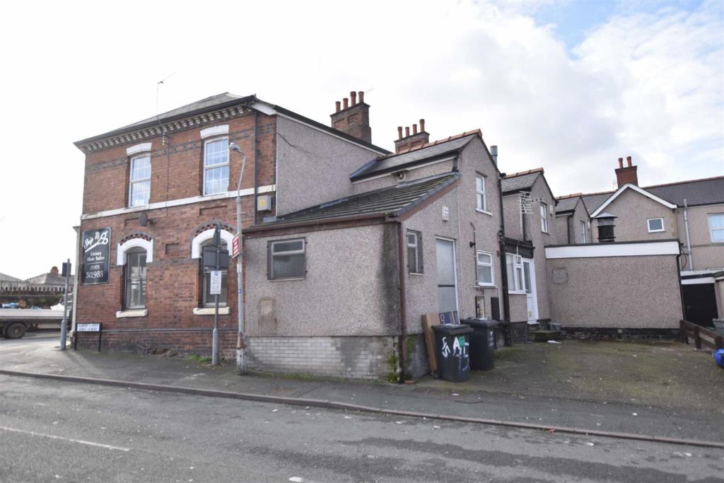 Commercial property for sale in Kingsmills Road, Wrexham, LL13