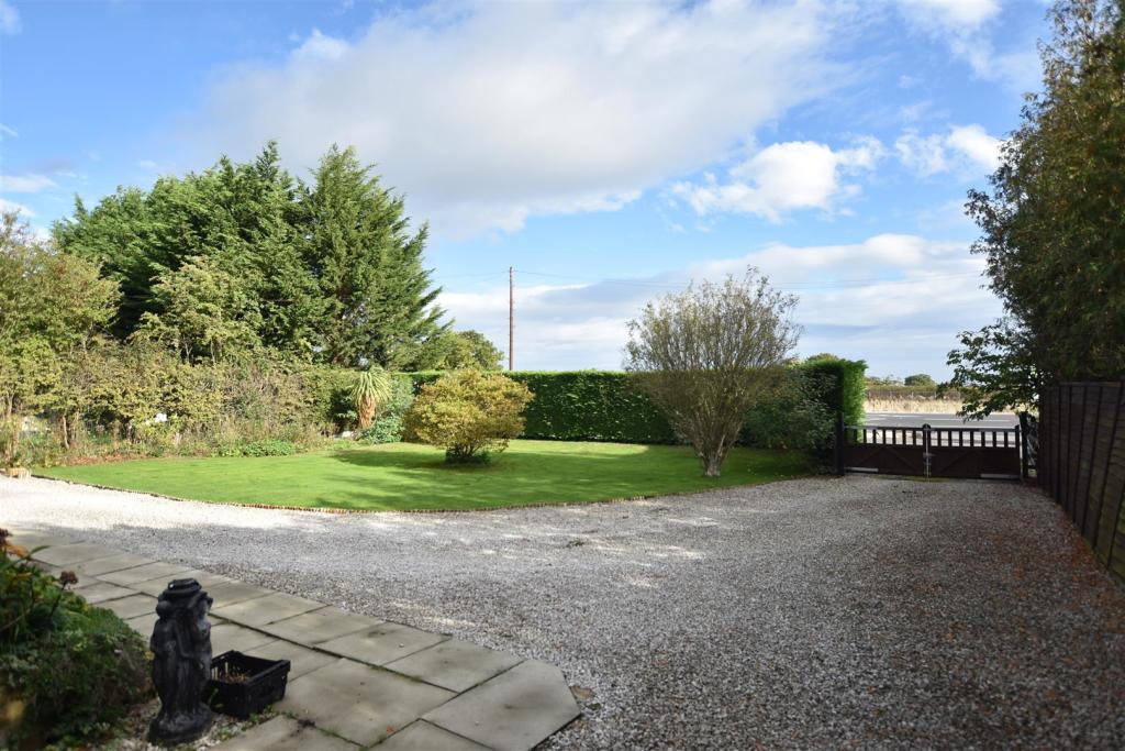 3 bedroom detached bungalow for sale in Bryn Lane, Ridley Wood, Wrexham, LL13