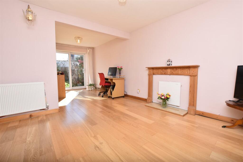 3 bedroom detached house for sale in Ffordd Garmonydd, Wrexham, LL12