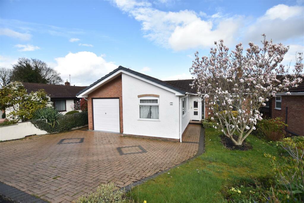 3 bedroom detached bungalow for sale in Old Hall Close, Rhostyllen