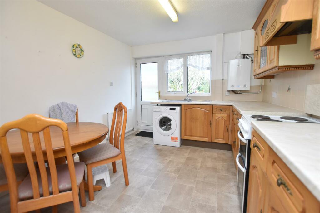 3 bedroom detached bungalow for sale in Old Hall Close, Rhostyllen