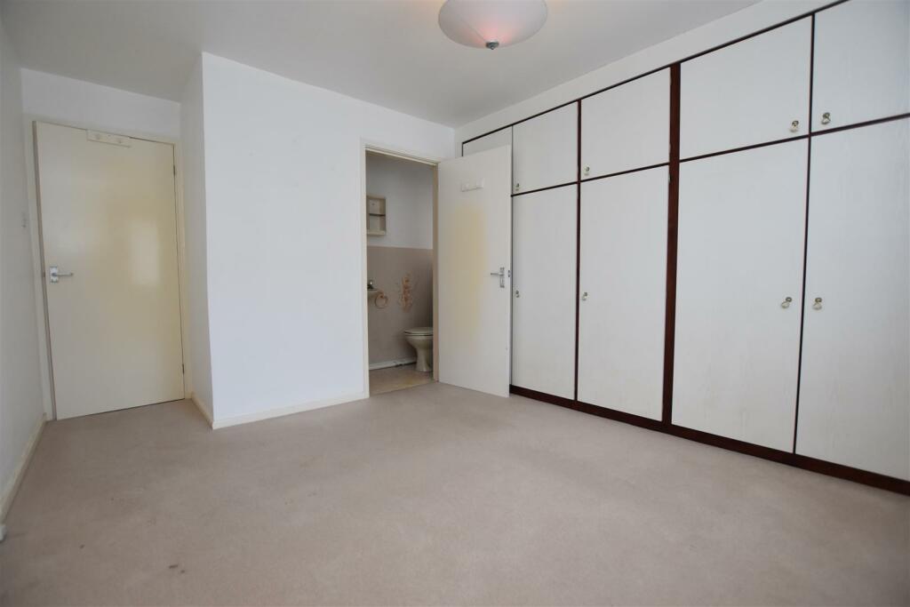 3 bedroom detached bungalow for sale in Old Hall Close, Rhostyllen