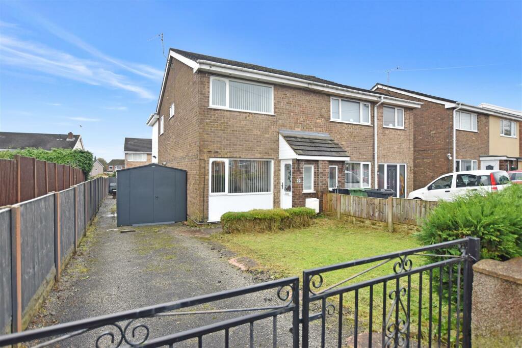3 bedroom semidetached house for sale in Gwern Y Gaseg Road, Coedpoeth