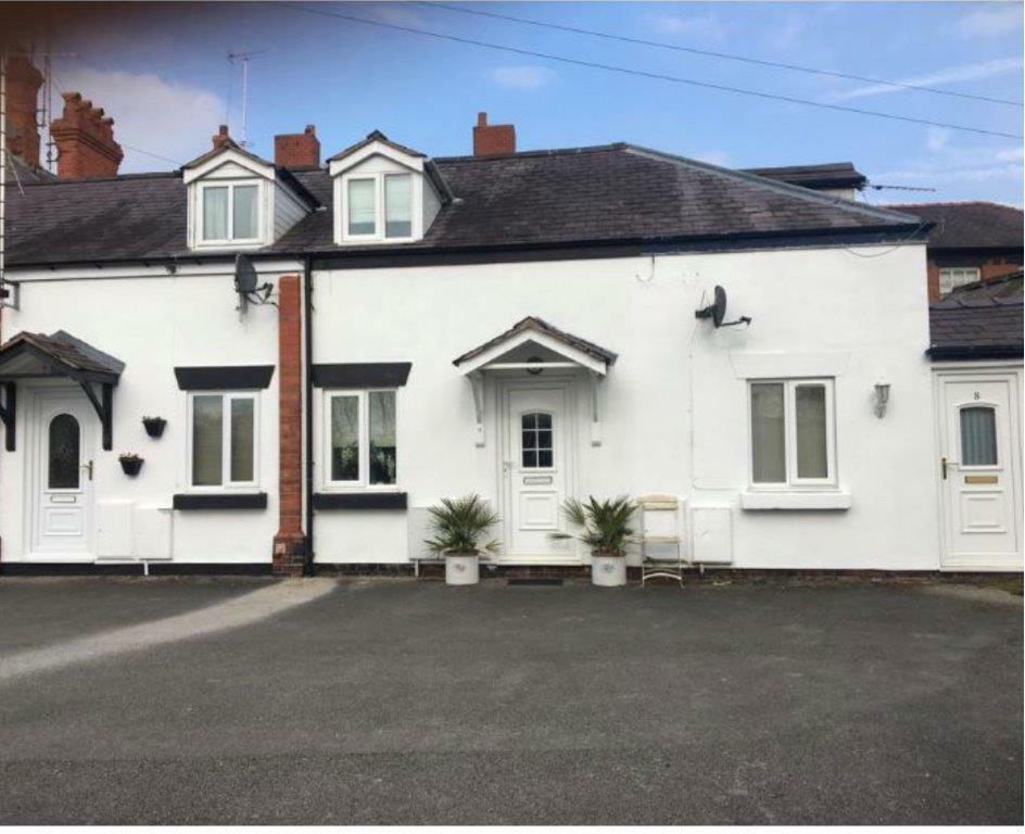 1 bedroom mews property for sale in Wynnstay Mews, Bridge Street