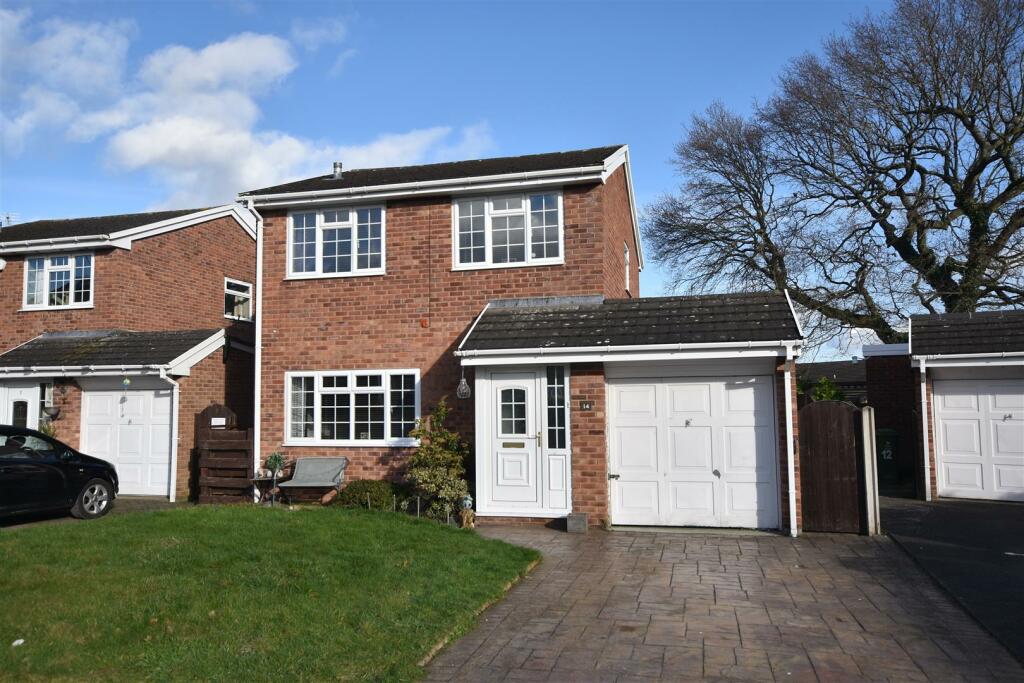 3 bedroom detached house for sale in Malvern Drive, Gwersyllt, Wrexham