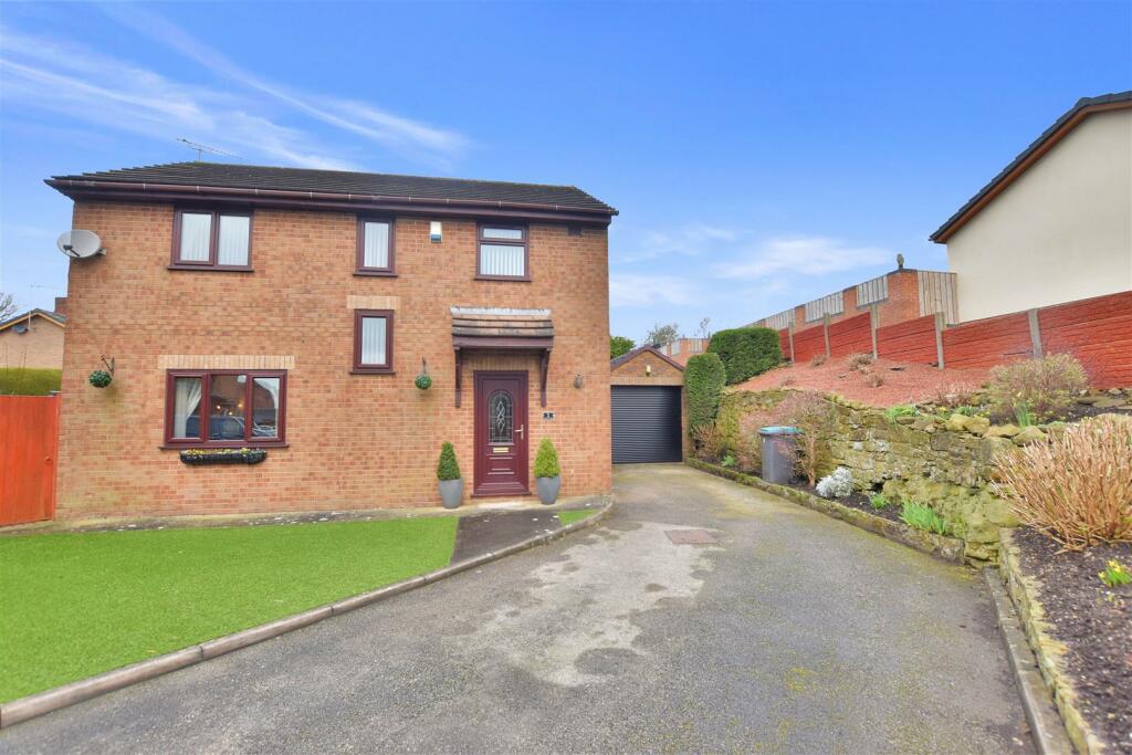 3 bedroom detached house for sale in Maelor Close, Pentre Broughton
