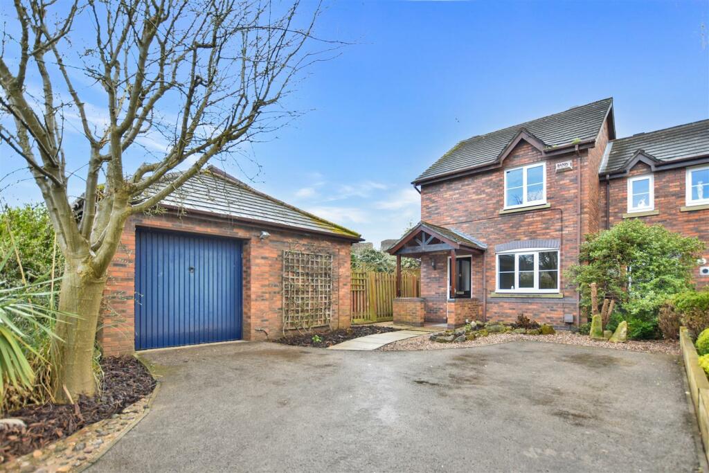 2 bedroom semidetached house for sale in Trem Eryri, Garden Village