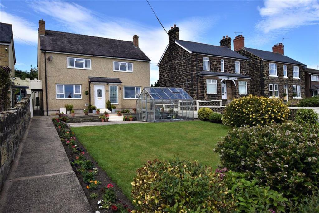 4 bedroom detached house for sale in Bryn Y Gaer Road, Pentre Broughton