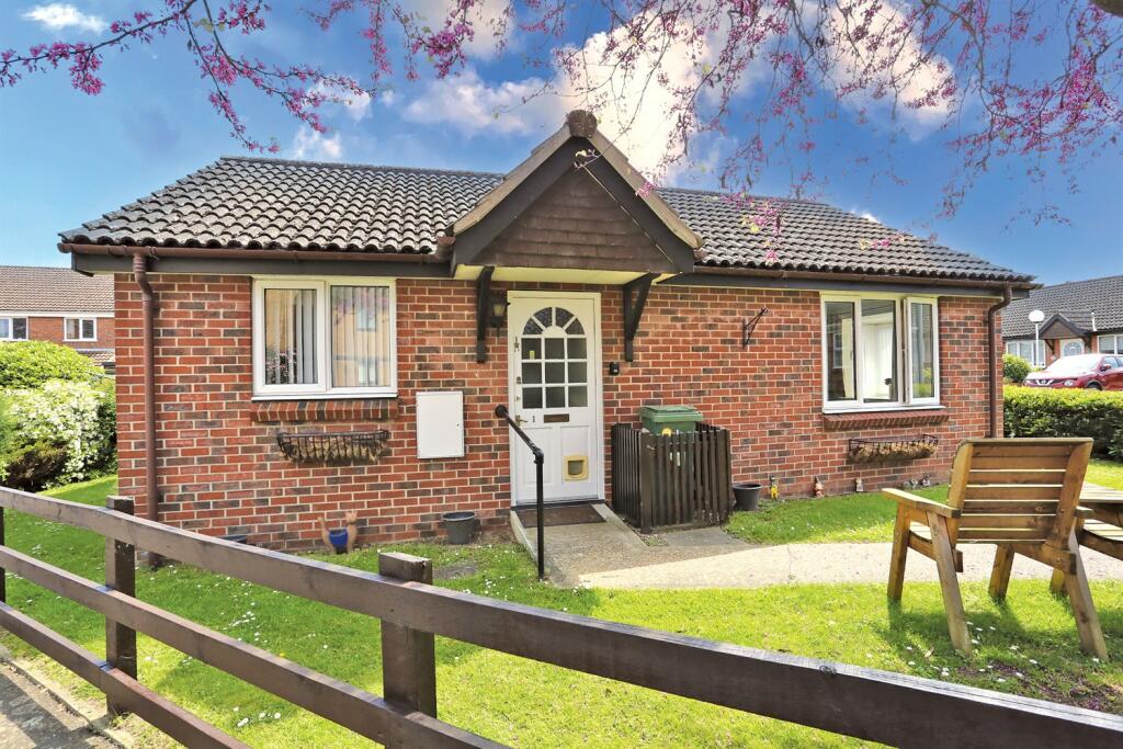 2 bedroom detached bungalow for sale in Wherry Reach, Acle, Norwich, NR13
