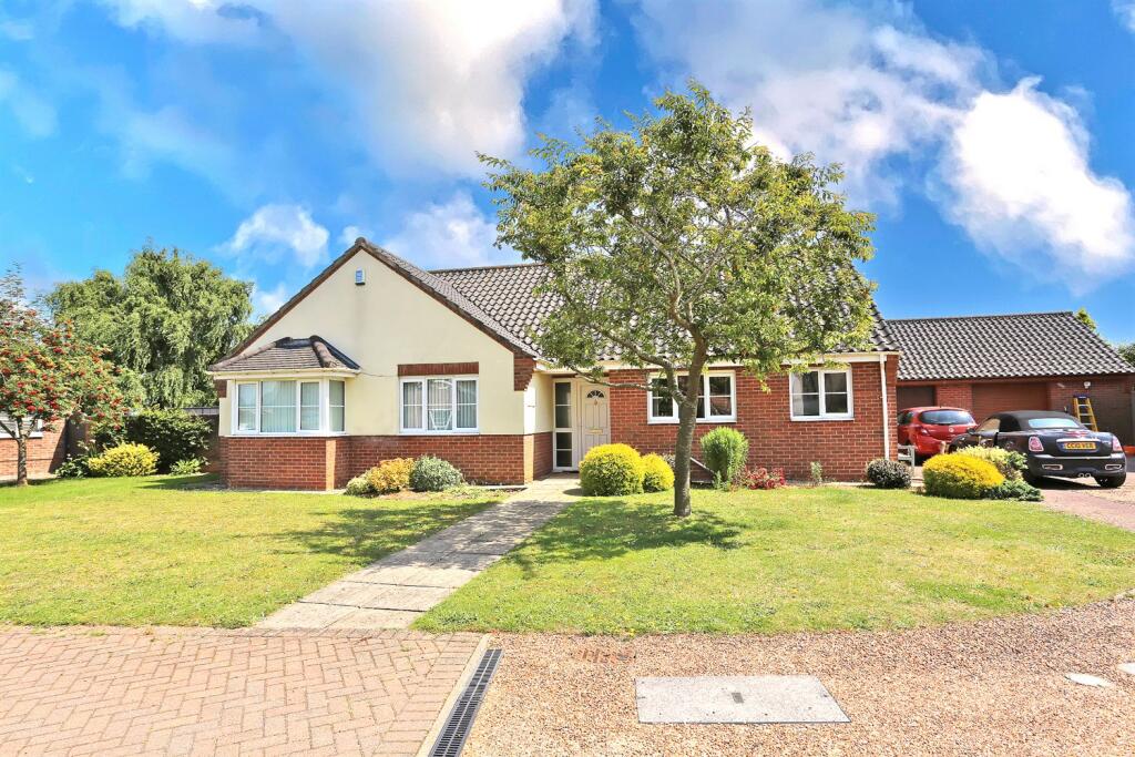 3 bedroom bungalow for sale in Lane, Acle, NR13
