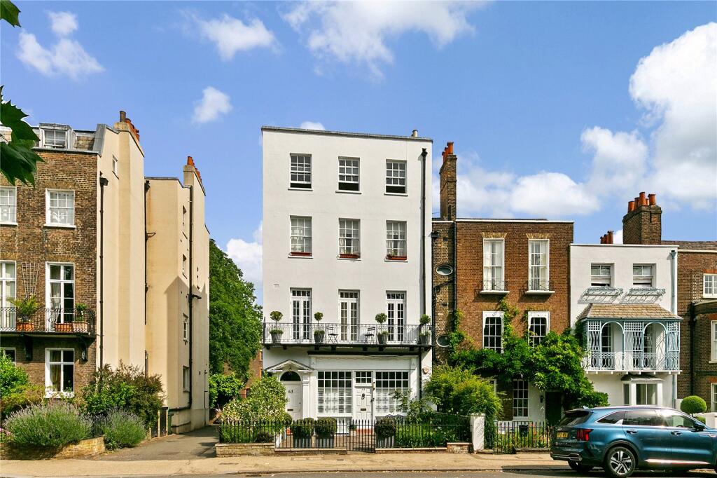 Main image of property: Kew Green, Richmond, TW9