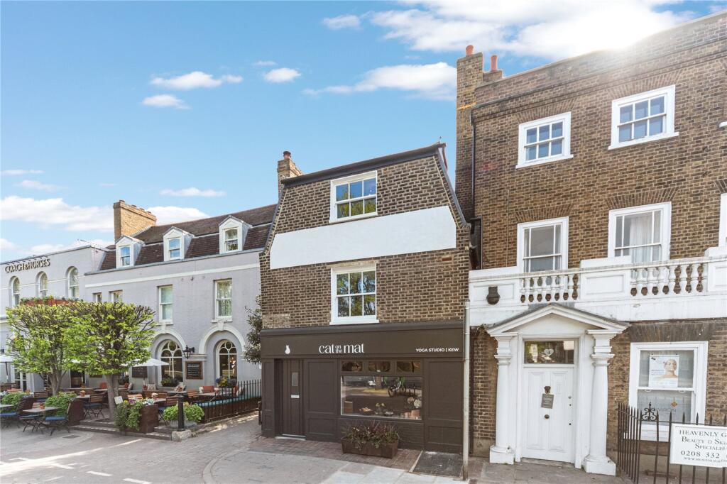 Main image of property: Kew Green, Richmond, TW9
