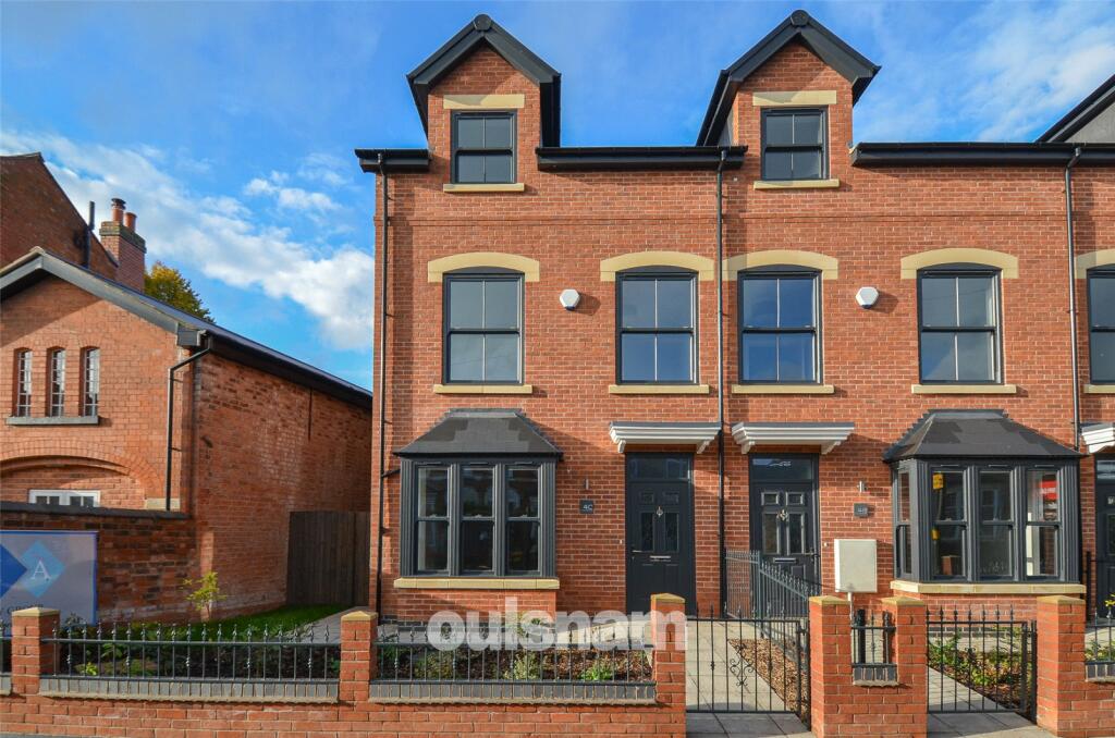 4 bedroom end of terrace house for sale in Vicarage Road, Kings Heath, Birmingham, West Midlands, B14