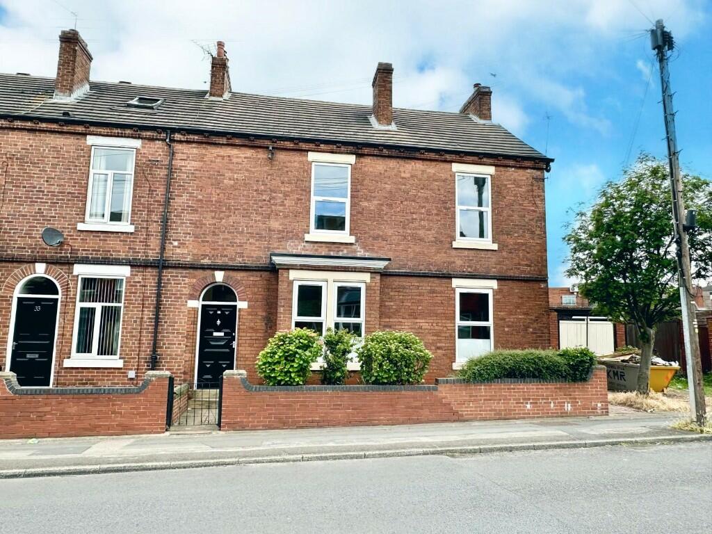 4 bedroom end of terrace house for rent in Ferrybridge Road, Castleford