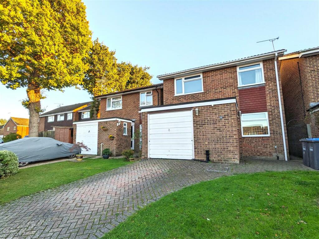 3 bedroom detached house for sale in Burdocks Drive, Burgess Hill, RH15