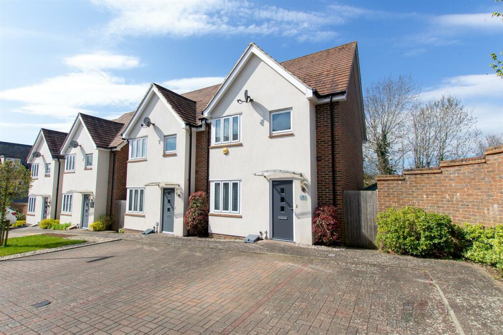 2 bedroom house for sale in Brambling Way, Burgess Hill, RH15