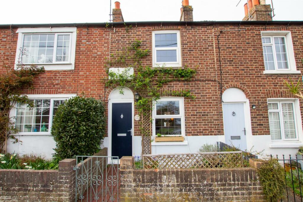 2 bedroom terraced house for sale in Cuckfield Road, Hurstpierpoint