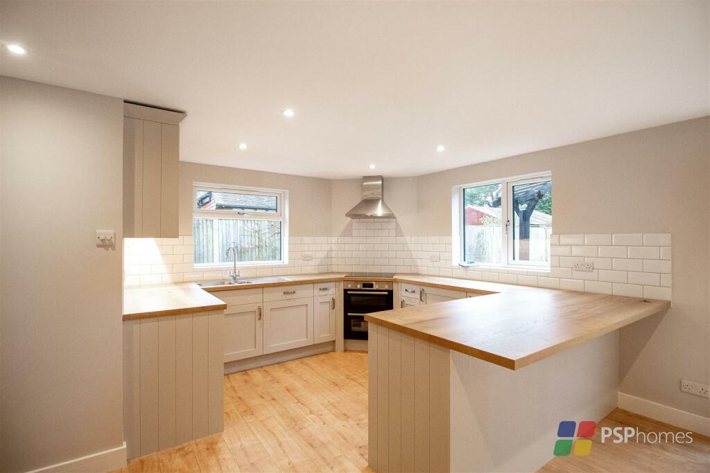 5 bedroom detached house for sale in Theobalds Road, Burgess Hill, RH15