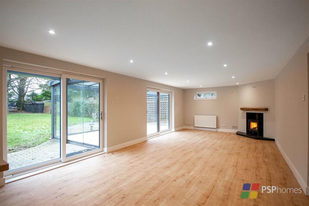 5 bedroom detached house for sale in Theobalds Road, Burgess Hill, RH15