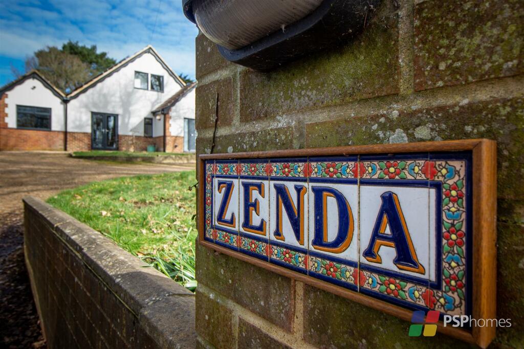 5 bedroom detached house for sale in Theobalds Road, Burgess Hill, RH15