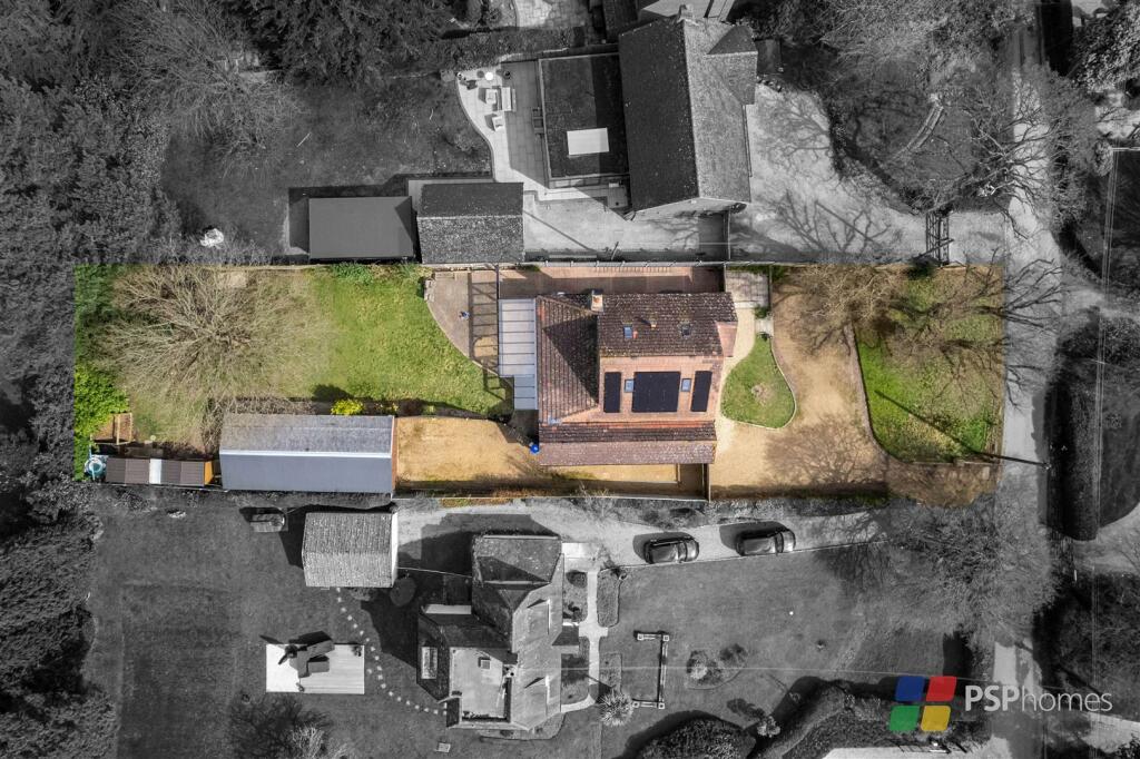 5 bedroom detached house for sale in Theobalds Road, Burgess Hill, RH15