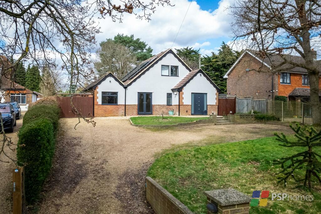 5 bedroom detached house for sale in Theobalds Road, Burgess Hill, RH15