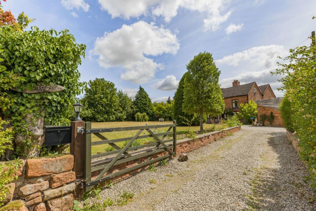 6 bedroom detached house for sale in Noneley, Wem, Shrewsbury, SY4