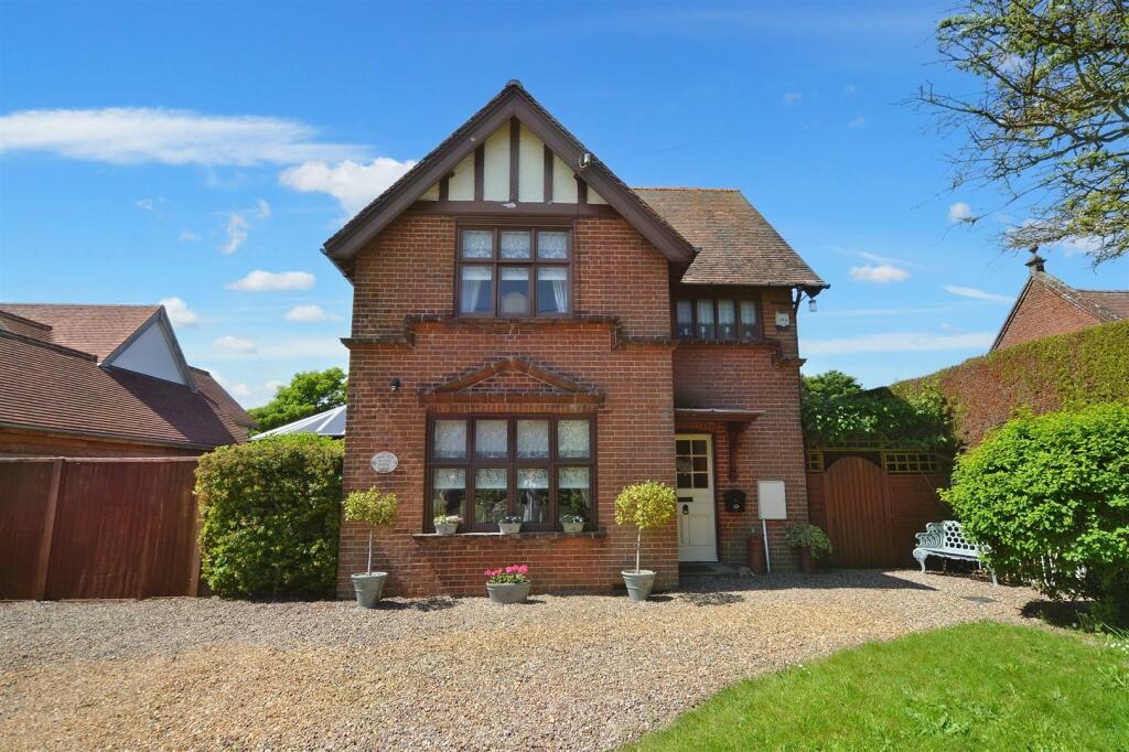 3 bedroom detached house for sale in Hall Lane, Knapton, NR28