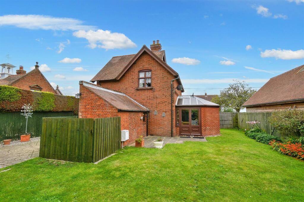 3 bedroom detached house for sale in Hall Lane, Knapton, NR28