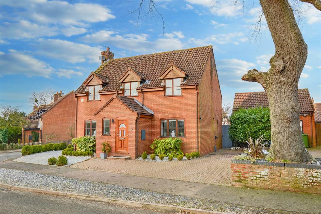 4 bedroom detached house for sale in Eagle Road, Erpingham, NR11
