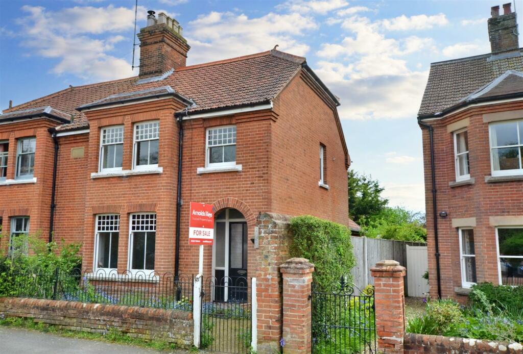 3 bedroom semidetached house for sale in Oakfield Road, Aylsham