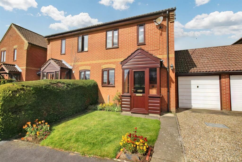 2 bedroom semidetached house for sale in Sir Williams Close, Aylsham, NR11