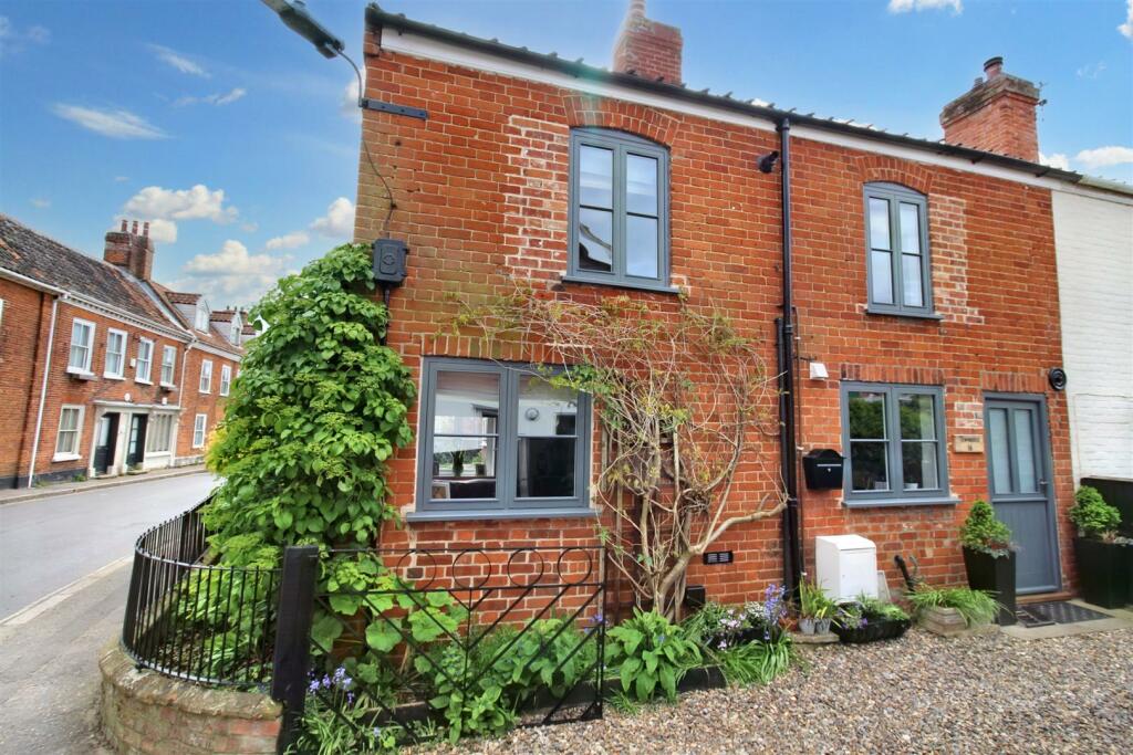 2 bedroom semidetached house for sale in White Hart Street, Aylsham, NR11