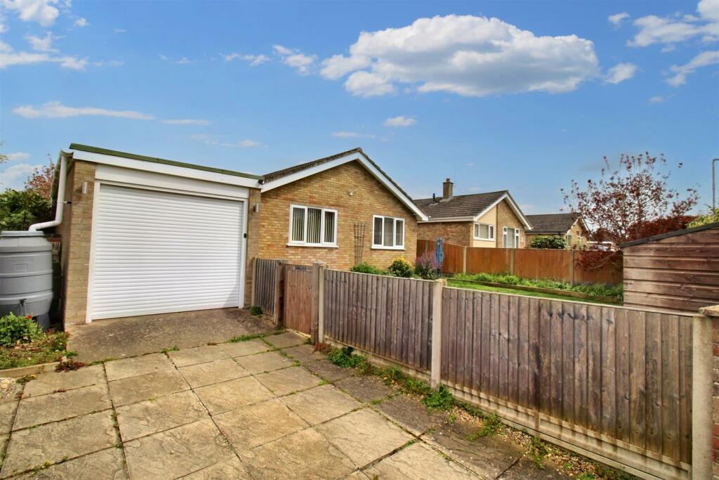 3 bedroom detached bungalow for sale in Bradfield Road, North Walsham, NR28