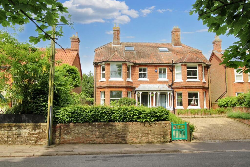 2 bedroom semidetached house for sale in Burgh Road, Aylsham, Norwich